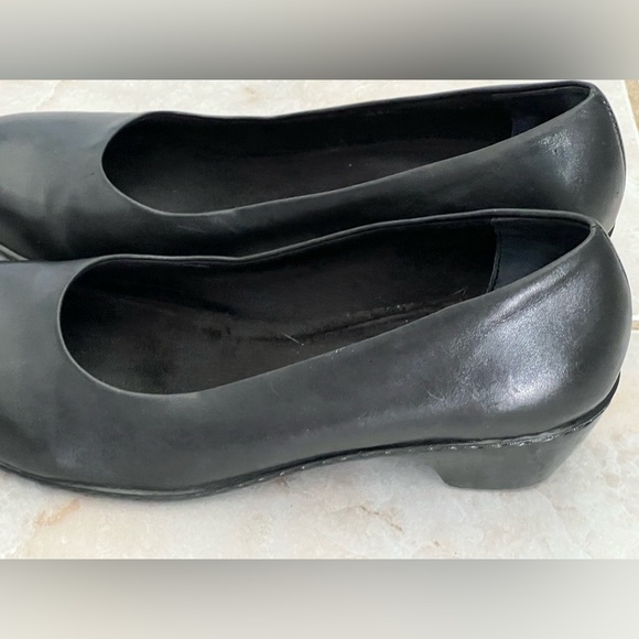 Walking cradle dress shoe 8 1/2 wide black or navy available - Picture 2 of 3